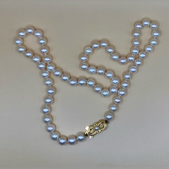 MIKIMOTO AKOYA Pearl Necklace; 18K gold; 18” Length; Pristine Condition. - Picture 7 of 9